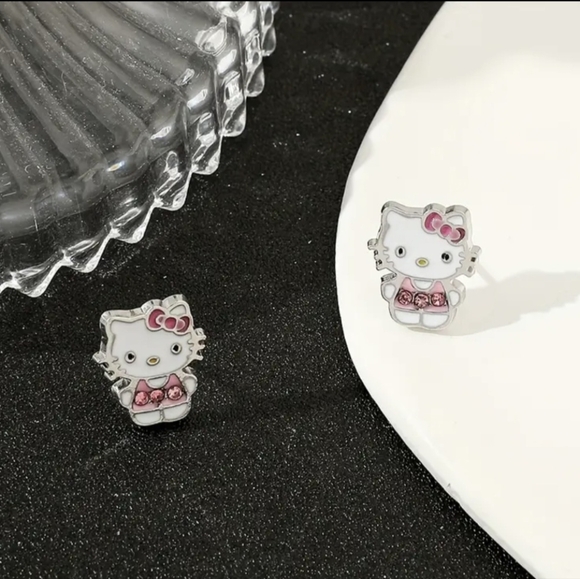 Hello Kitty Earrings - Picture 3 of 4
